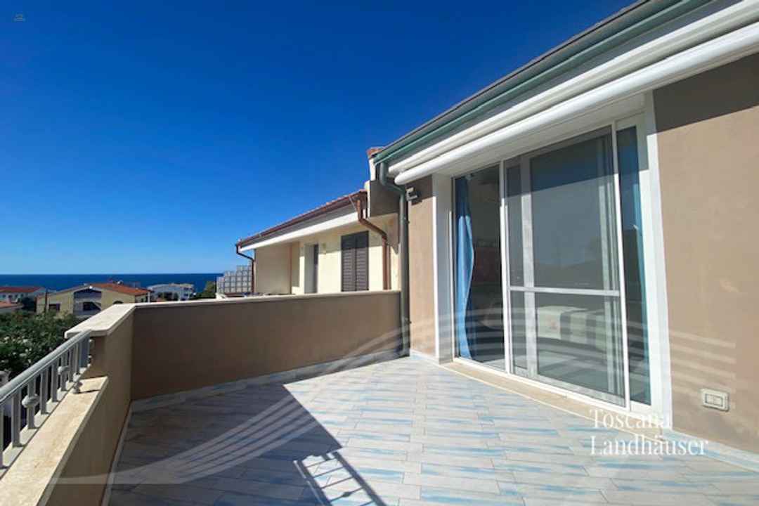 Reihenmittelhaus mit Pool und Meerblick