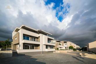 Thumbnail von Modernes Penthouse im obersten Stockwerk mit schönem Blick auf das Meer