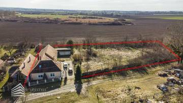 Thumbnail von Geräumiges Einfamilienhaus mit großen Garten