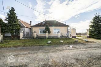 Thumbnail von Geräumiges Einfamilienhaus mit großen Garten