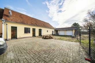 Thumbnail von Geräumiges Einfamilienhaus mit großen Garten