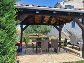 Thumbnail von Attraktives Familienhaus mit Swimmingpool