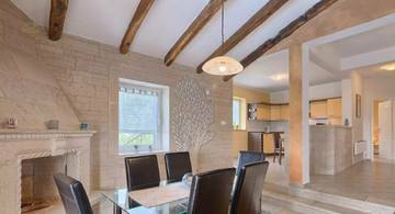 Thumbnail von Attraktives Familienhaus mit Swimmingpool