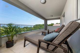 Thumbnail von Großzügige Villa mit Pool und Meerblick