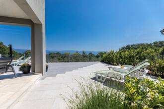 Thumbnail von Großzügige Villa mit Pool und Meerblick