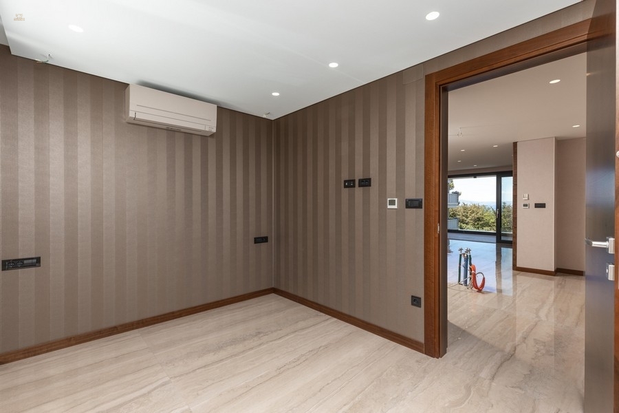 Thumbnail von Modernes Luxus-Appartement mit Pool