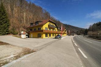 Thumbnail von Attraktives Zinshaus in Gaming