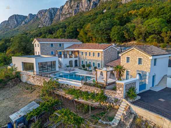 Mediterranes Anwesen mit Swimmingpool und Meerblick, Region Crikvenica