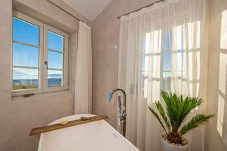 Thumbnail von Śródziemnomorska posiadłość z basenem i widokiem na morze, region Crikvenica