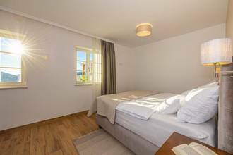 Thumbnail von Śródziemnomorska posiadłość z basenem i widokiem na morze, region Crikvenica