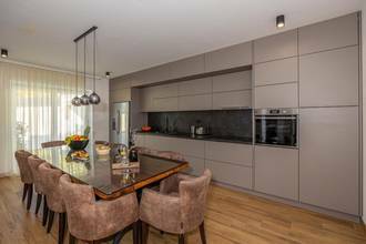 Thumbnail von Śródziemnomorska posiadłość z basenem i widokiem na morze, region Crikvenica