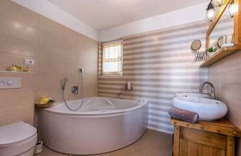 Thumbnail von Attraktive Villa mit Meerblick in ruhiger Lage, Region Karlobag