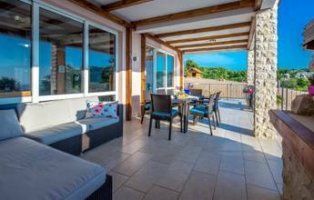 Thumbnail von Attraktive Villa mit Meerblick in ruhiger Lage, Region Karlobag