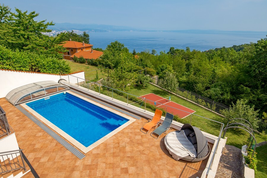 Villa in ruhiger Lage mit Panorama-Meerblick an der Opatija Riviera