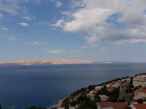 Haus mit drei Wohnungen in schöner Lage mit Meerblick