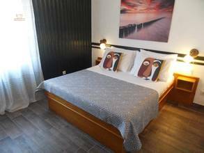 Thumbnail von Haus mit drei Wohnungen in der 1. Reihe zum Meer