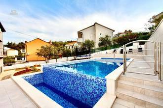 Thumbnail von Wielorodzinny dom z basenem w pierwszej linii do morza, wyspa Ciovo