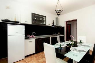 Thumbnail von Wielorodzinny dom z basenem w pierwszej linii do morza, wyspa Ciovo