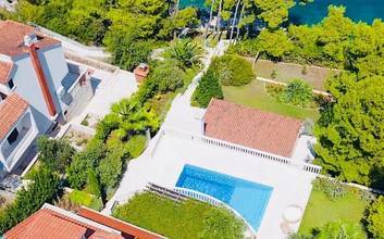 Thumbnail von Repräsentative Villa direkt am Meer, Insel Ciovo