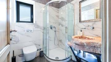 Thumbnail von Mediterranes Steinhaus mit Swimmingpool