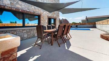 Thumbnail von Mediterranes Steinhaus mit Swimmingpool