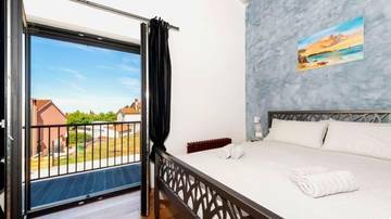 Thumbnail von Mediterranes Steinhaus mit Swimmingpool