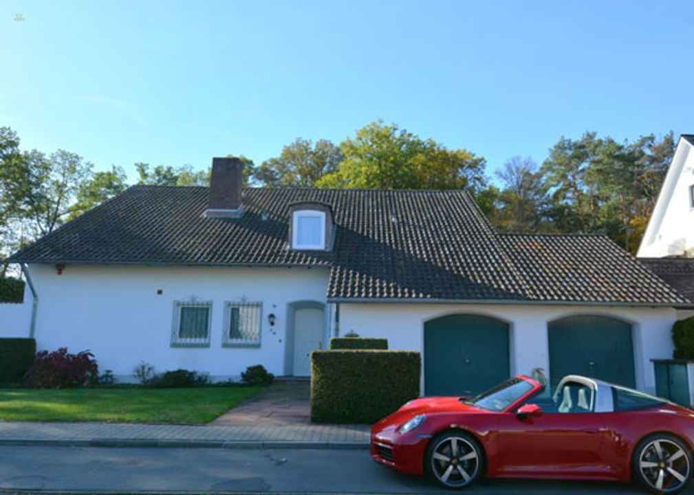 Herrschaftliche Villa auf parkähnlichem Grundstück - Neu-Isenburg/Gravenbruch