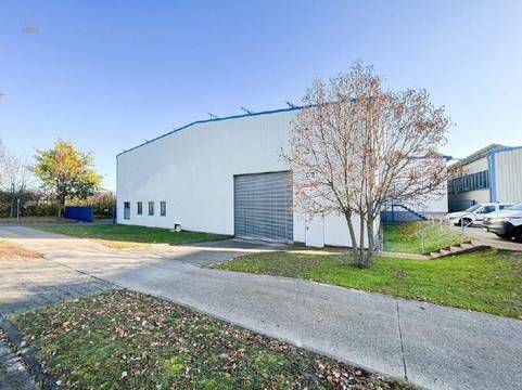 Autobahnnah | Hallenkomplex mit Kranbahnen zum Eigennutz