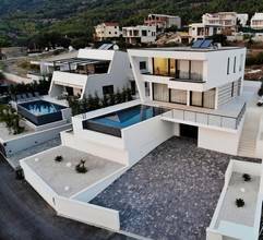 Thumbnail von Region Split: Villa mit Infinity-Pool und Blick auf das Meer