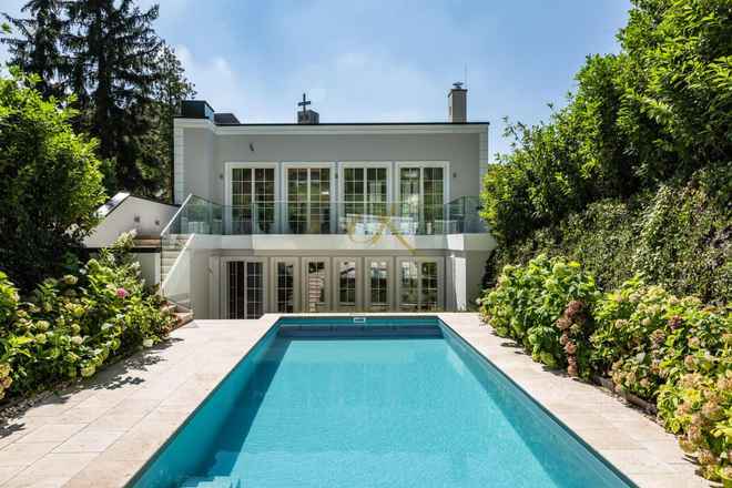 VILLA MUY ACOGEDORA Y BONITA CON JARDÍN FANTÁSTICO