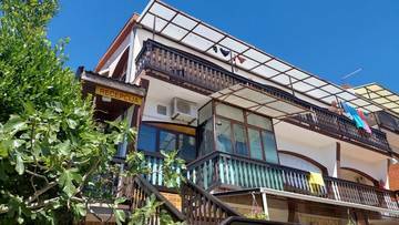 Thumbnail von Mehrparteienhaus mit Blick auf das Meer und die Berge