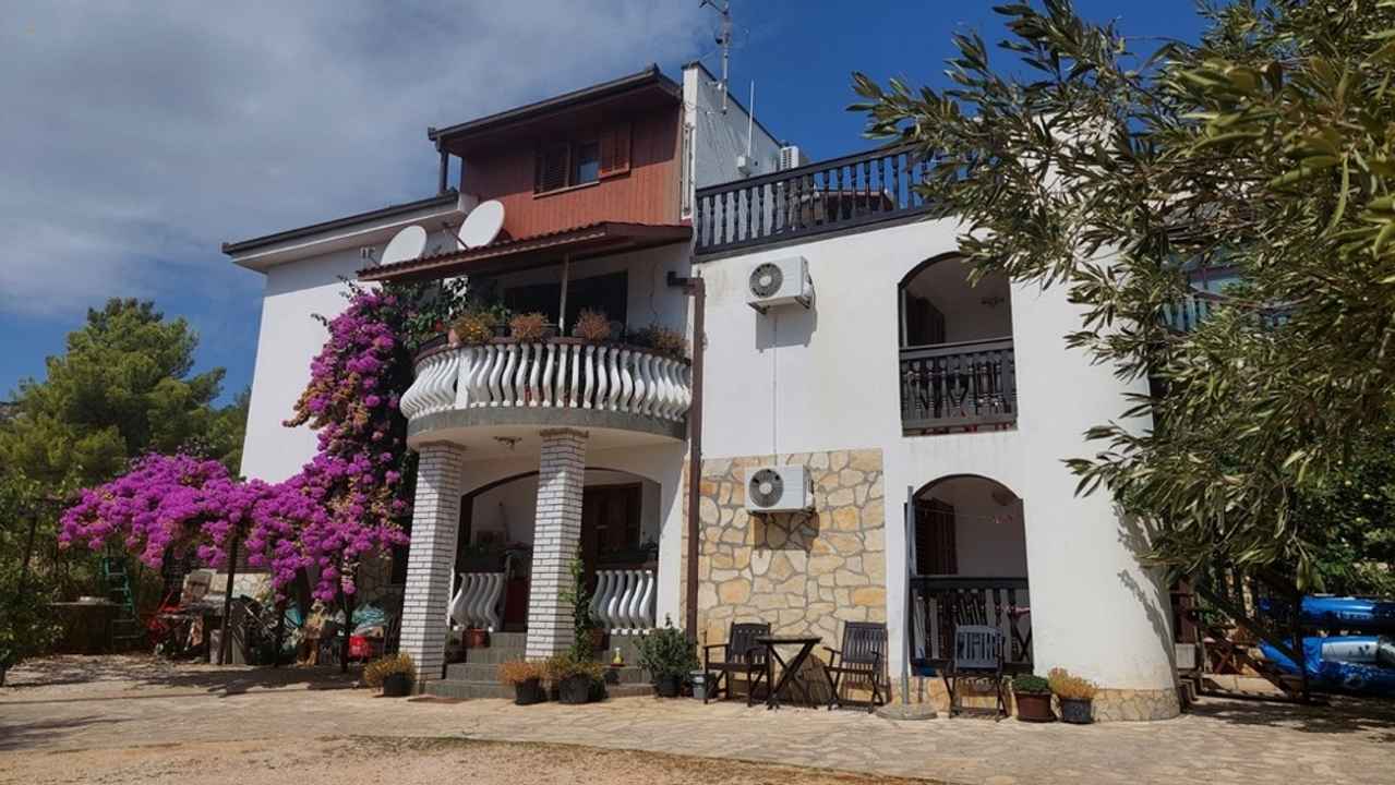 Appartementhaus mit Blick auf das Meer