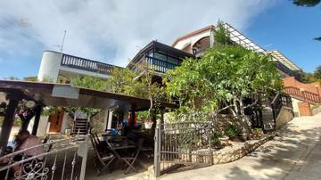 Thumbnail von Appartementhaus mit Blick auf das Meer