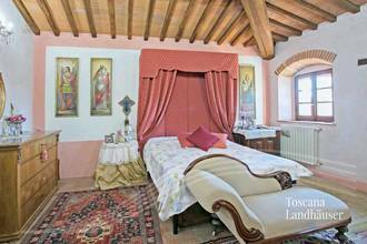 Thumbnail von Auf der Hügelkuppe befindliches Anwesen mit traumhaftem Panoramablick und Pool