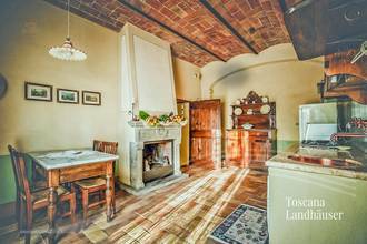 Thumbnail von Typisch toskanisches Anwesen bestehend aus mehreren Gebäuden mit Pool
