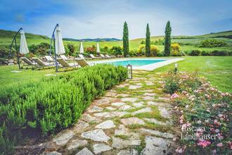 Thumbnail von Typisch toskanisches Anwesen bestehend aus mehreren Gebäuden mit Pool
