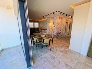 Thumbnail von Moderne Maisonettewohnung mit Blick auf das Meer