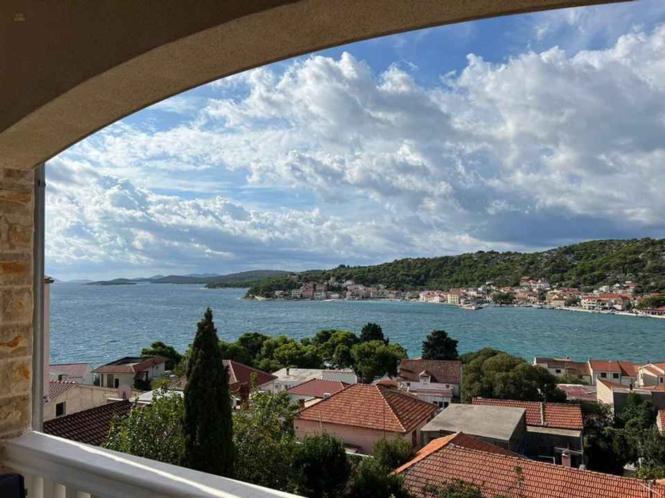 Modernes Appartement (oberste Etage) mit wunderschönem Meerblick