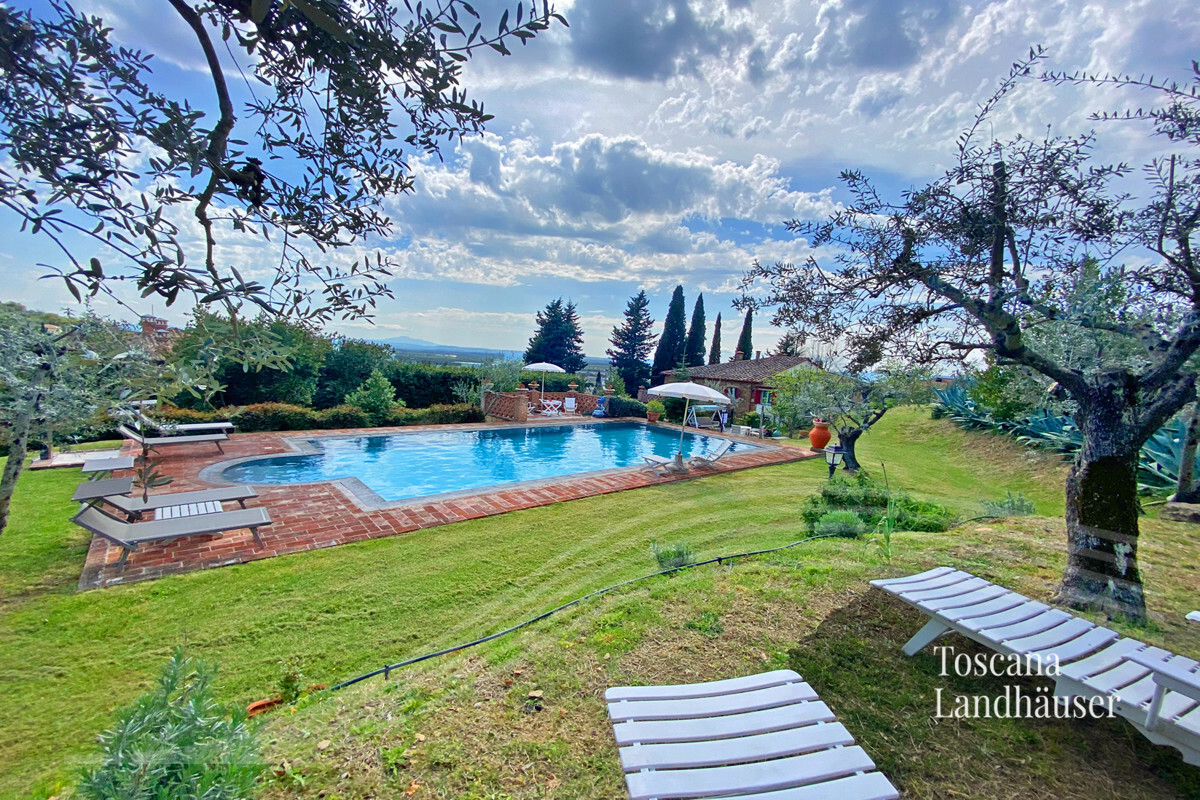 Thumbnail von Charmantes Landhaus in Panoramalage mit Pool