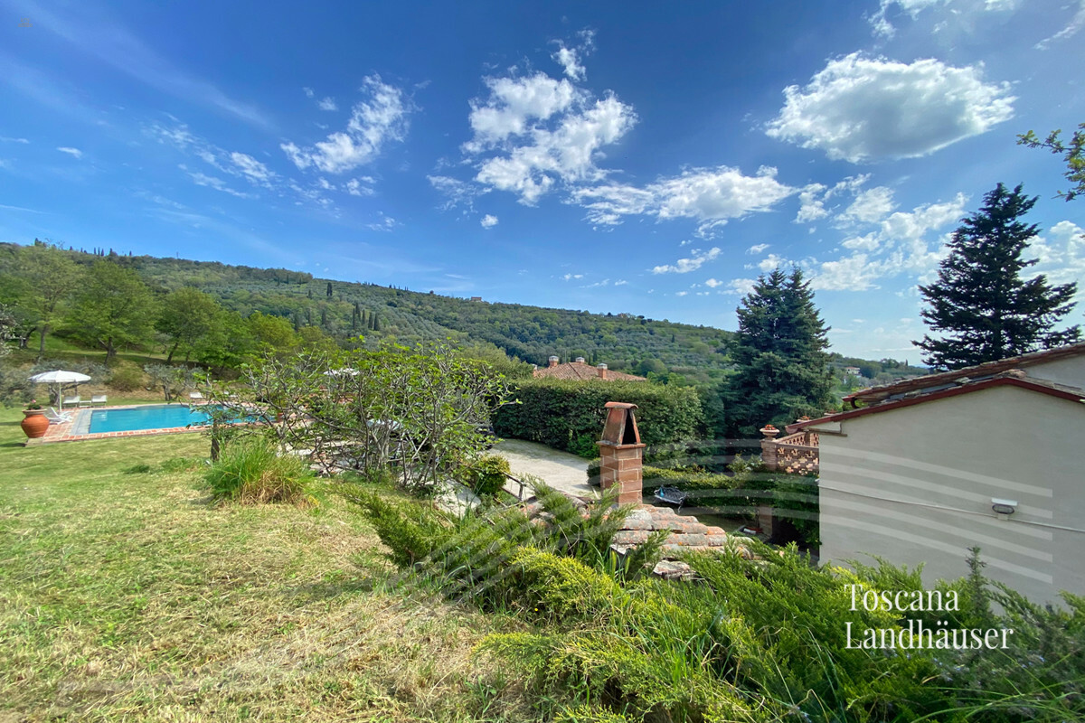 Thumbnail von Charmantes Landhaus in Panoramalage mit Pool