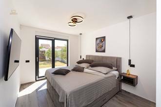 Thumbnail von Moderne Villa mit Swimmingpool