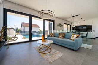 Thumbnail von Moderne Villa mit Swimmingpool