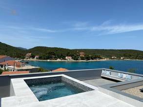 Thumbnail von Luxuriöse Villa mit Pool und Blick auf das Meer
