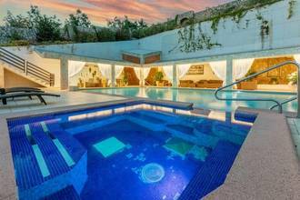 Thumbnail von Appartementhaus mit Swimmingpool und Panorama-Meerblick