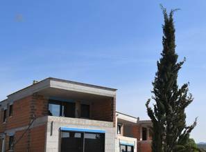 Thumbnail von Modernes Reihenhaus mit Pool