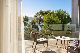 Thumbnail von Modern luxury villa with pool near the seafront