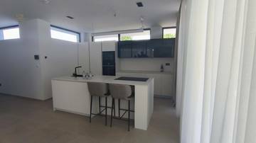 Thumbnail von Modern luxury villa with pool near the seafront