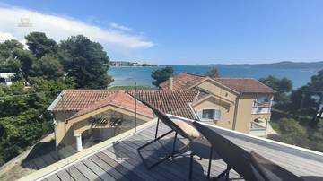 Thumbnail von Modern luxury villa with pool near the seafront