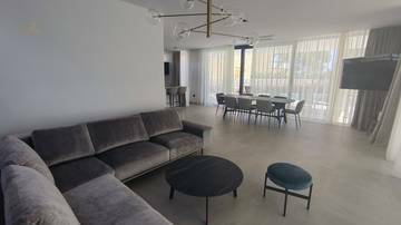 Thumbnail von Modern luxury villa with pool near the seafront