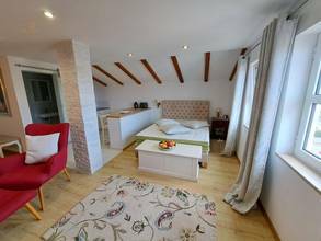 Thumbnail von Hoogwaardig meergezinswoning met zwembad